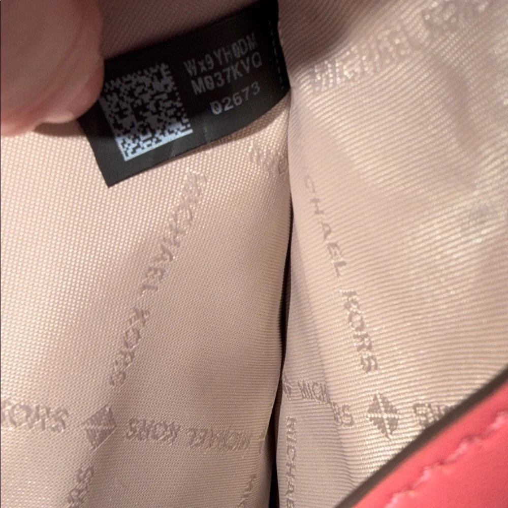 MICHAEL KORS Kenly Large Signature Logo Tape Tote Bag : Grapefruit and white
